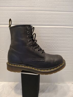 Dr. Martens 1460 , Women # 7 US, Leather Made